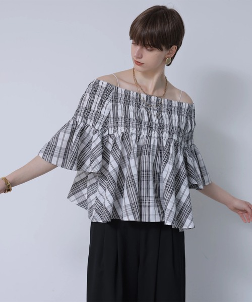 CADUNE(カデュネ)の「シャーリングオフショルチェックブラウス(シャツ/ブラウス・レディース・ホワイト/カーキ・38)」の9枚目の写真