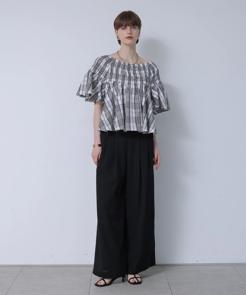 CADUNE(カデュネ)の「シャーリングオフショルチェックブラウス(シャツ/ブラウス・レディース・ホワイト/カーキ・38)」の11枚目の写真
