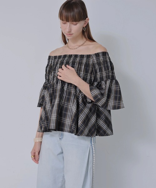 CADUNE(カデュネ)の「シャーリングオフショルチェックブラウス(シャツ/ブラウス・レディース・ホワイト/カーキ・38)」の15枚目の写真