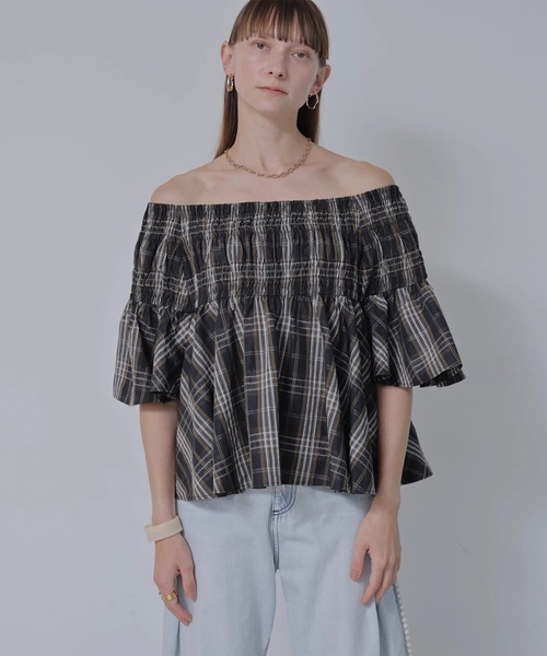 CADUNE(カデュネ)の「シャーリングオフショルチェックブラウス(シャツ/ブラウス・レディース・ホワイト/カーキ・38)」の16枚目の写真