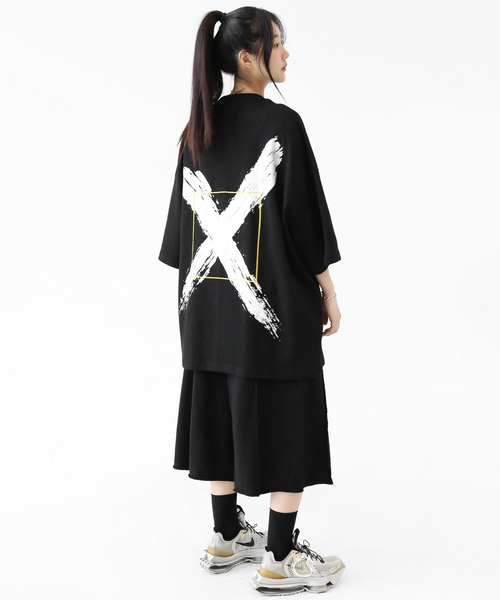 minsobi(ミンソビ)の「【バックブラシアート】 Xグラフィック スクエアフレーム スーパービッグTシャツ(ユニセックス)(Tシャツ/カットソー・メンズ・ブラック/ホワイト・FREE)」の3枚目の写真