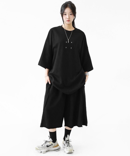 minsobi(ミンソビ)の「【バックブラシアート】 Xグラフィック スクエアフレーム スーパービッグTシャツ(ユニセックス)(Tシャツ/カットソー・メンズ・ブラック/ホワイト・FREE)」の4枚目の写真
