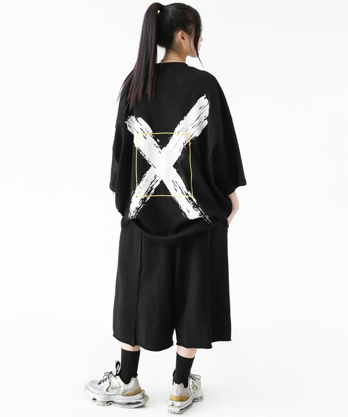 minsobi(ミンソビ)の「【バックブラシアート】 Xグラフィック スクエアフレーム スーパービッグTシャツ(ユニセックス)(Tシャツ/カットソー・メンズ・ブラック/ホワイト・FREE)」の6枚目の写真