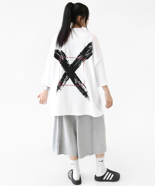 minsobi(ミンソビ)の「【バックブラシアート】 Xグラフィック スクエアフレーム スーパービッグTシャツ(ユニセックス)(Tシャツ/カットソー・メンズ・ブラック/ホワイト・FREE)」の14枚目の写真