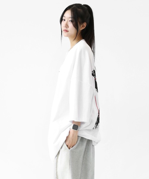 minsobi(ミンソビ)の「【バックブラシアート】 Xグラフィック スクエアフレーム スーパービッグTシャツ(ユニセックス)(Tシャツ/カットソー・メンズ・ブラック/ホワイト・FREE)」の11枚目の写真