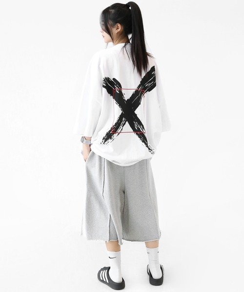 minsobi(ミンソビ)の「【バックブラシアート】 Xグラフィック スクエアフレーム スーパービッグTシャツ(ユニセックス)(Tシャツ/カットソー・メンズ・ブラック/ホワイト・FREE)」の17枚目の写真