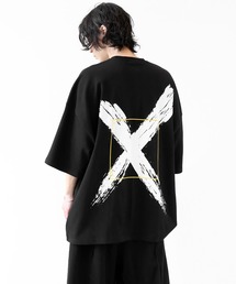 minsobi（ミンソビ）の「【バックブラシアート】 Xグラフィック スクエアフレーム スーパービッグTシャツ（ユニセックス）（Tシャツ/カットソー）」