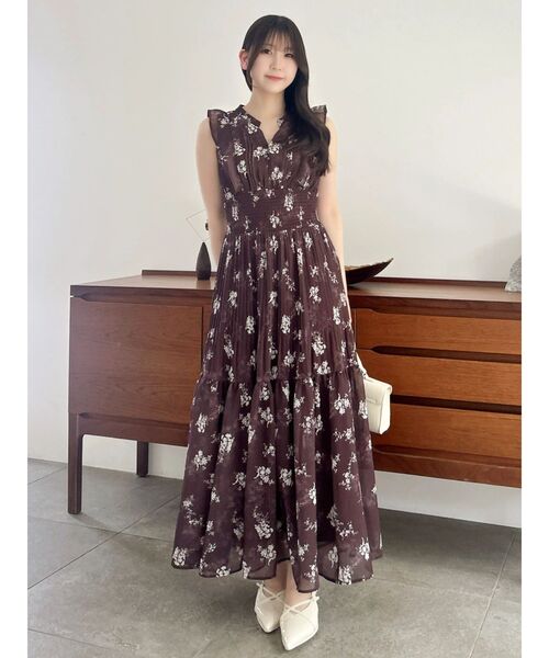 dazzlin（ダズリン）の「プリーツフラワーシフォンワンピース（ワンピース・レディース・ピンク/ブラウン/オフホワイト・SMALL/MEDIUM）」の4枚目の写真