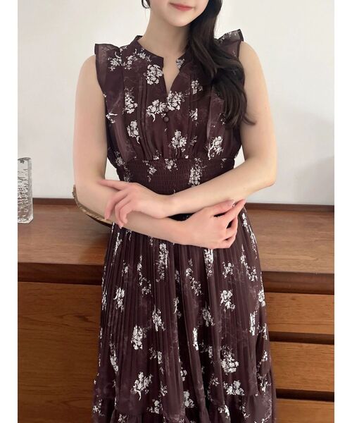 dazzlin（ダズリン）の「プリーツフラワーシフォンワンピース（ワンピース・レディース・ピンク/ブラウン/オフホワイト・SMALL/MEDIUM）」の10枚目の写真