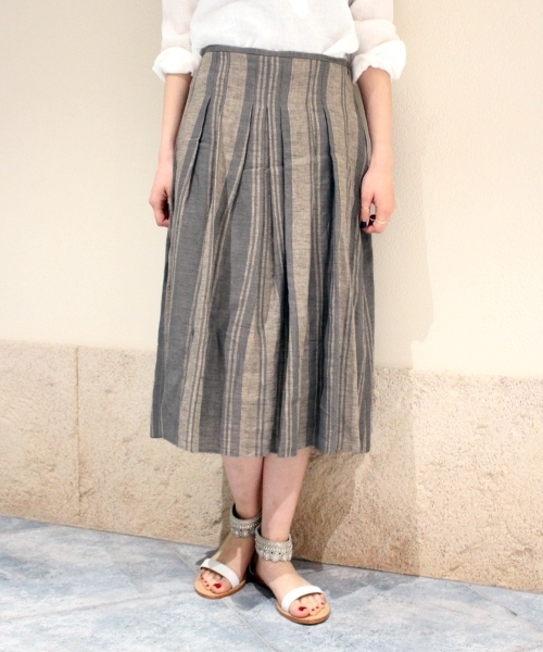 Spick & Span(スピックアンドスパン)の「【O'NEIL OF DUBLIN】ストライプソフトプリーツスカート◆(スカート・レディース・ネイビー/ブラウン/グリーン・MEDIUM/SMALL/X-SMALL)」の2枚目の写真