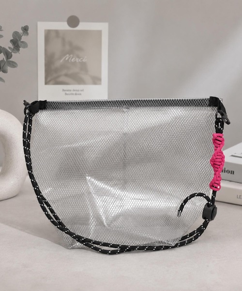 TONE SELECT GOODS(トーンセレクトグッズ)の「LESRIRE / ポータブル洗面・旅行クリアメッシュバッグ L9355(ハンドバッグ・レディース・グレー/ホワイト・FREE)」の2枚目の写真