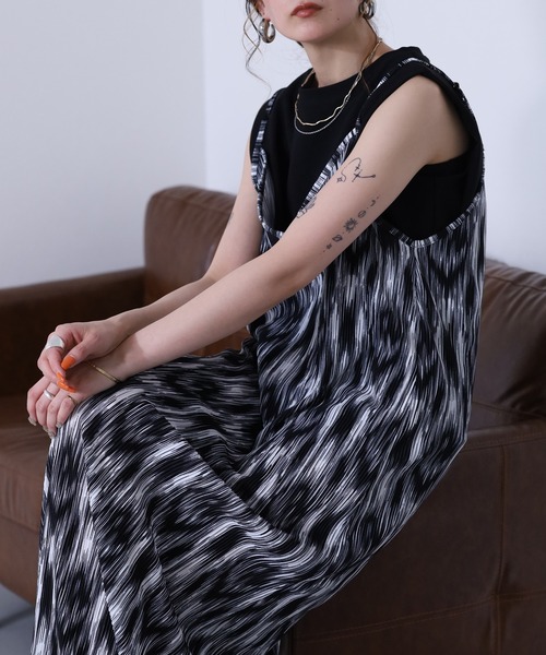 Ree&Mee(リーアンドミー)の「Ree&Mee カットスムース クリスタルプリーツ キャミワンピ ワンピース(ワンピース・レディース・その他2/その他3/その他1・L/M)」の1枚目の写真