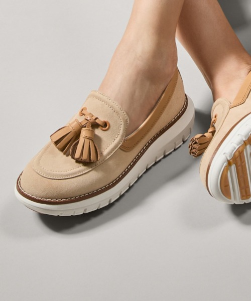 COLE HAAN(コールハーン)の「ゼログランド レクサンナ タッセル ローファー womens(モカシン/デッキシューズ・レディース・ベージュ・6.5/7/7.5/8/8.5/5/5.5/6)」の1枚目の写真