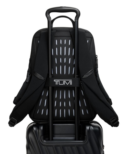 TUMI(トゥミ)の「TUMI AXIS ミディアム・バックパック・20L(A4/PC15インチまで対応)(バックパック/リュック・メンズ・ブラック系その他・FREE)」の9枚目の写真