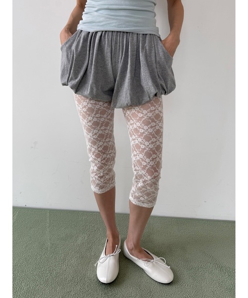 Didot.showroom（ディドット ショールーム）の「ミディ丈フラワーレースレギンス（レギンス/スパッツ・レディース・グレー/アイボリー・FREE）」の2枚目の写真