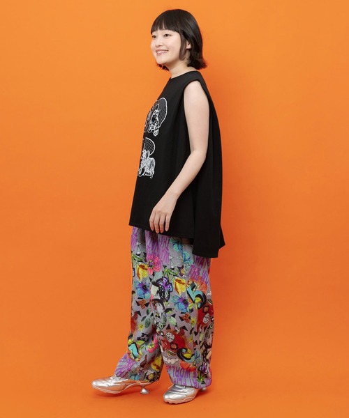 ScoLar(スカラー)の「ScoLar(スカラー) シワ加工 ポップ総柄パンツ(その他パンツ・レディース・チャコールグレー/アイボリー・MEDIUM)」の4枚目の写真
