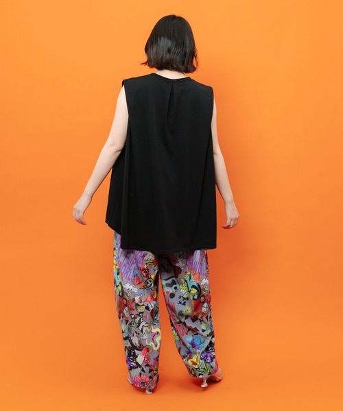 ScoLar(スカラー)の「ScoLar(スカラー) シワ加工 ポップ総柄パンツ(その他パンツ・レディース・チャコールグレー/アイボリー・MEDIUM)」の5枚目の写真
