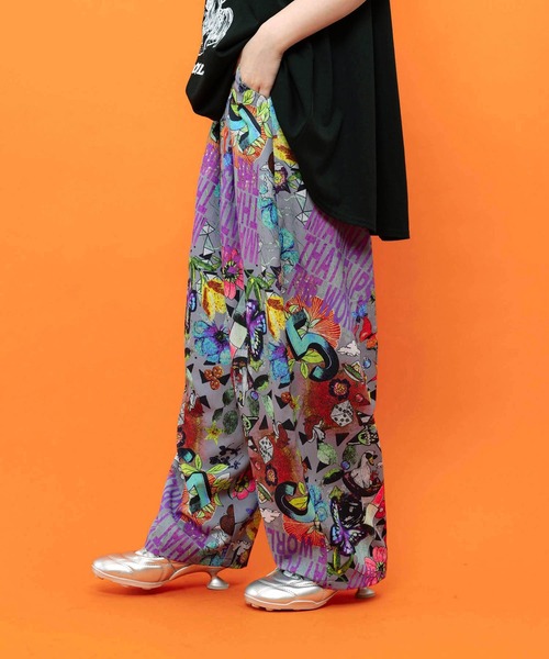 ScoLar(スカラー)の「ScoLar(スカラー) シワ加工 ポップ総柄パンツ(その他パンツ・レディース・チャコールグレー/アイボリー・MEDIUM)」の6枚目の写真