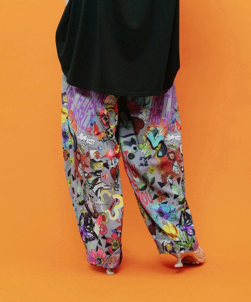 ScoLar(スカラー)の「ScoLar(スカラー) シワ加工 ポップ総柄パンツ(その他パンツ・レディース・チャコールグレー/アイボリー・MEDIUM)」の7枚目の写真