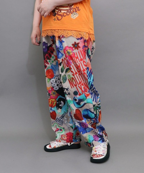 ScoLar(スカラー)の「ScoLar(スカラー) シワ加工 ポップ総柄パンツ(その他パンツ・レディース・チャコールグレー/アイボリー・MEDIUM)」の14枚目の写真