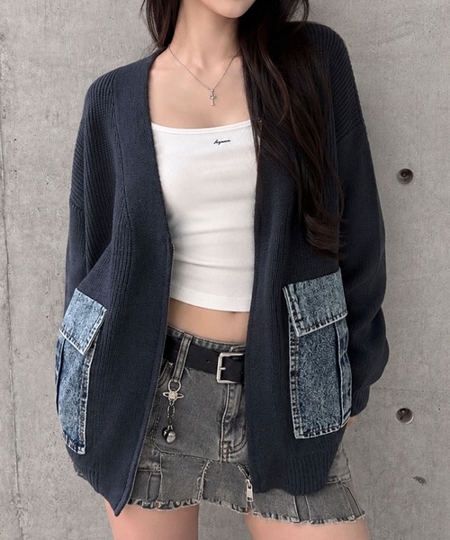 GLAMOROUS JANE(グラマラスジェーン)の「デニムポケットジップニットカーディガン(ニット/セーター・レディース・チャコールグレー/ベージュ/ブラック・FREE)」の2枚目の写真