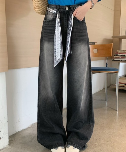 DIAVEL(ディアベル)の「【秋冬新作】ペイズリー柄スカーフベルト付きワイドデニムパンツ(デニムパンツ・レディース・ブラック/サックスブルー/ブルー・S/M/L)」の4枚目の写真
