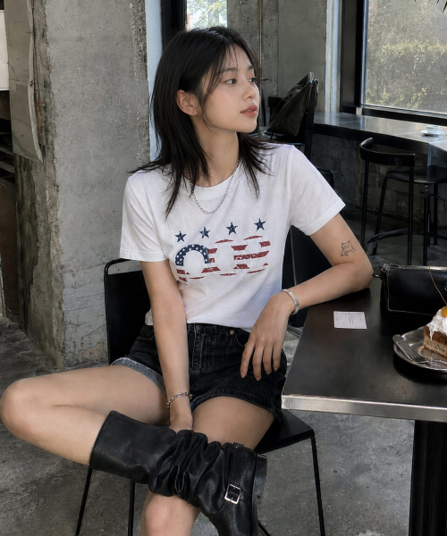PIECEMAKER(ピースメーカー)の「ピシーイ星条旗ロゴスリムセミクロップTシャツ(ホワイト)(Tシャツ/カットソー・レディース・その他・X-SMALL/SMALL/FREE)」の1枚目の写真