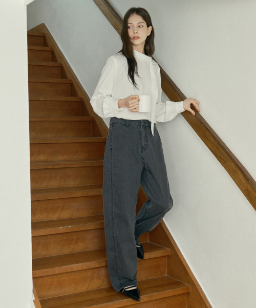 MIND BRIDGE WOMEN（マインドブリッジウーマン）の「[W]カーブドワイド ダークグレーウォッシュ デニムパンツ（デニムパンツ・レディース・ダークグレー・SMALL/MEDIUM/LARGE）」の3枚目の写真