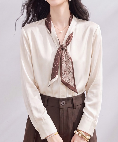 LUCPY(ラクピー)の「スカーフ付きVネック長袖ブラウス(シャツ/ブラウス・レディース・ホワイト・X-LARGE/LARGE/MEDIUM/SMALL)」の2枚目の写真