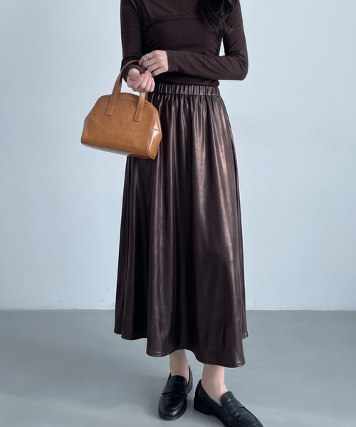 umune(ウムネ)の「上品な光沢感がコーディネートを格上げする♪サテンロングスカート(スカート・レディース・ブラック/ベージュ/ブラウン/チャコールグレー・FREE)」の1枚目の写真