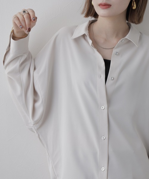 EGLANTINE(エグランティーヌ)の「EGLANTINE ポリエステル無地ブラウス 長袖(シャツ/ブラウス・レディース・グレイッシュベージュ・38)」の4枚目の写真