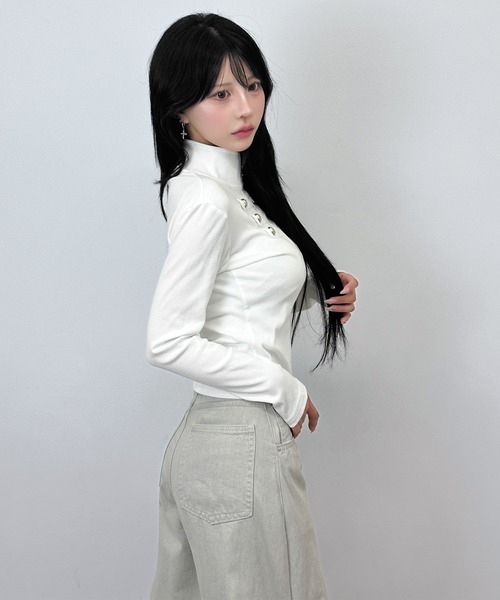 FOLLOWIN(フォロウィン)の「【3COLOR】ナポレオンボタンハイネックジップブルゾン(ブルゾン・レディース・ブラック/ホワイト/チャコールグレー・FREE)」の5枚目の写真