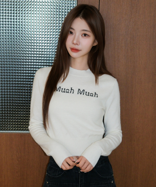 muahmuah（ムーアムーア）の「エンブロイダリー モックネック ニット [アイボリー]（ニット/セーター・レディース・その他・FREE）」の2枚目の写真