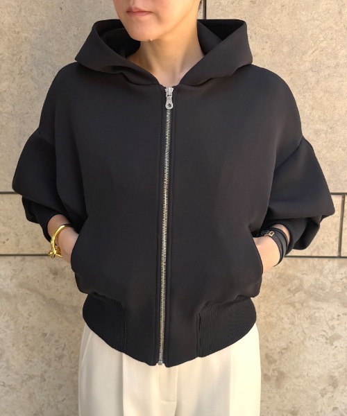 JENNE(ジェンヌ)の「立体ボリュームスリーブパーカー(パーカー・レディース・ブラック/オリーブ/ベージュ系その他・LARGE/SMALL/MEDIUM)」の5枚目の写真