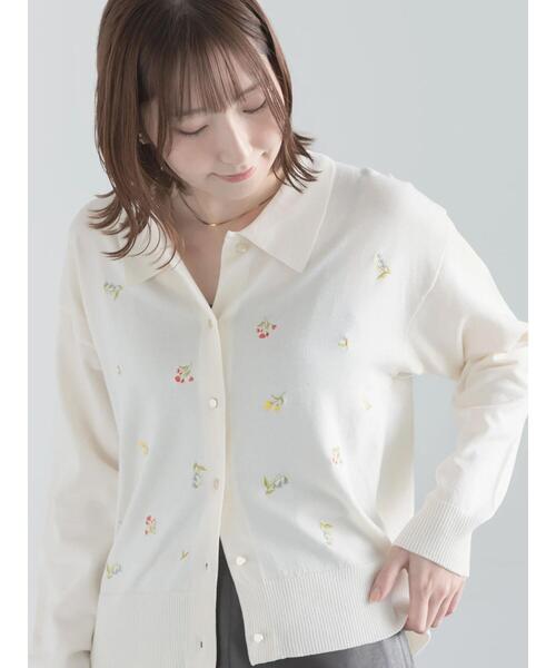 Te chichi(テチチ)の「ポロカラー刺繍ロングスリーブニット(ニット/セーター・レディース・グレー/オフホワイト/ブラック・F)」の1枚目の写真