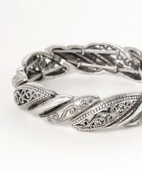 EGOIST（エゴイスト）の「アンティークツイストバングル（バングル/リストバンド・レディース・アンティークシルバー/アンティークゴールド・FREE）」の3枚目の写真