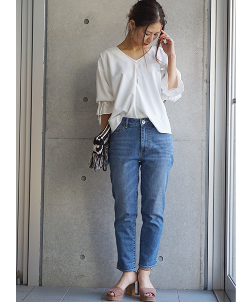 laboratory work(ラボラトリーワーク)の「<人気!!>ネックレス付き ストレッチ袖フリルブラウス(シャツ/ブラウス・レディース・オフホワイト/ベージュ/ネイビー・MEDIUM)」の7枚目の写真