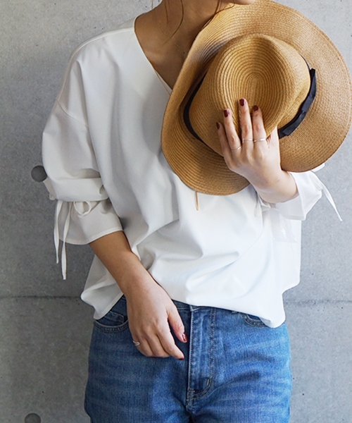 laboratory work(ラボラトリーワーク)の「<人気!!>ネックレス付き ストレッチ袖フリルブラウス(シャツ/ブラウス・レディース・オフホワイト/ベージュ/ネイビー・MEDIUM)」の19枚目の写真