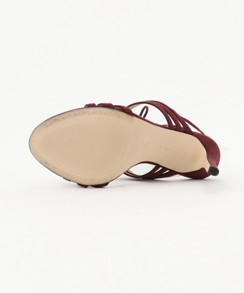 CHARLES & KEITH(チャールズ & キース)の「レースアップストラッピーサンダル / LACE-UP STRAPPY SANDALS(サンダル・レディース・ブラック/アイボリー/バーガンディー・24cm/24.5cm/22cm/23.5cm/22.5cm/23cm)」の5枚目の写真