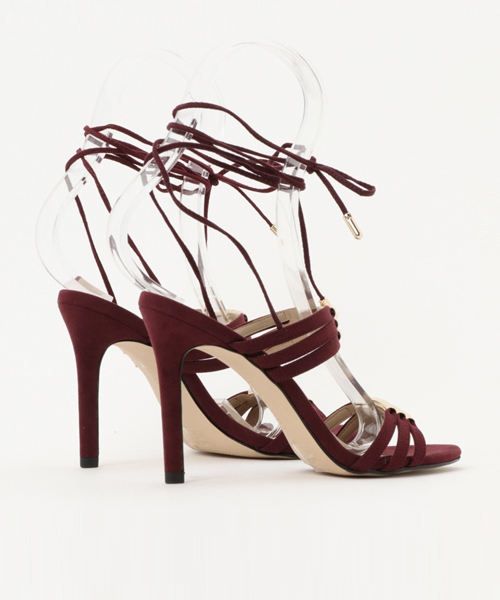 CHARLES & KEITH(チャールズ & キース)の「レースアップストラッピーサンダル / LACE-UP STRAPPY SANDALS(サンダル・レディース・ブラック/アイボリー/バーガンディー・24cm/24.5cm/22cm/23.5cm/22.5cm/23cm)」の6枚目の写真