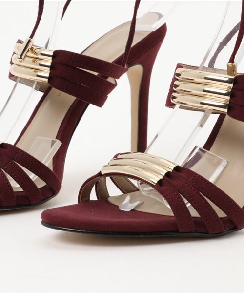 CHARLES & KEITH(チャールズ & キース)の「レースアップストラッピーサンダル / LACE-UP STRAPPY SANDALS(サンダル・レディース・ブラック/アイボリー/バーガンディー・24cm/24.5cm/22cm/23.5cm/22.5cm/23cm)」の7枚目の写真