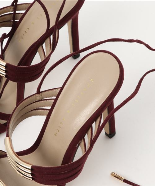 CHARLES & KEITH(チャールズ & キース)の「レースアップストラッピーサンダル / LACE-UP STRAPPY SANDALS(サンダル・レディース・ブラック/アイボリー/バーガンディー・24cm/24.5cm/22cm/23.5cm/22.5cm/23cm)」の10枚目の写真