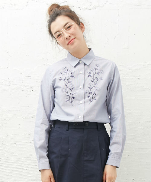 L&HARMONY（エルアンドハーモニー）の「[L&HARMONY / エルアンドハーモニー] Asami Hattori フラワープリントギャザーシャツ（シャツ/ブラウス・レディース・ネイビー・FREE）」の10枚目の写真