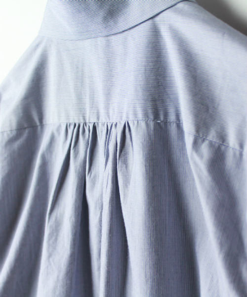 L&HARMONY（エルアンドハーモニー）の「[L&HARMONY / エルアンドハーモニー] Asami Hattori フラワープリントギャザーシャツ（シャツ/ブラウス・レディース・ネイビー・FREE）」の18枚目の写真