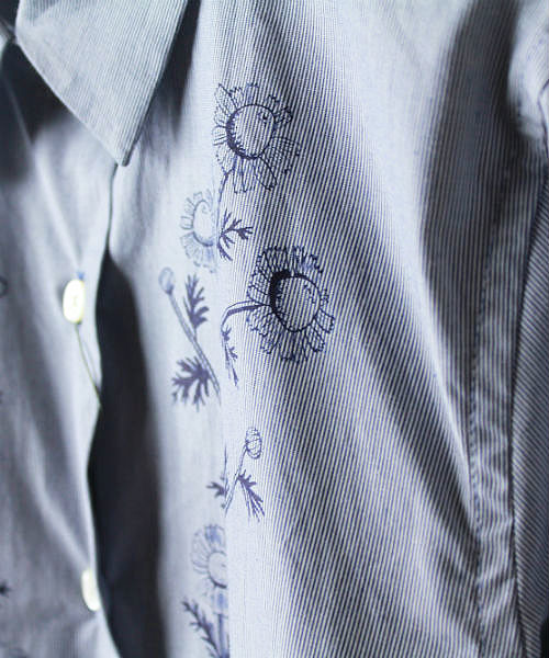 L&HARMONY（エルアンドハーモニー）の「[L&HARMONY / エルアンドハーモニー] Asami Hattori フラワープリントギャザーシャツ（シャツ/ブラウス・レディース・ネイビー・FREE）」の17枚目の写真