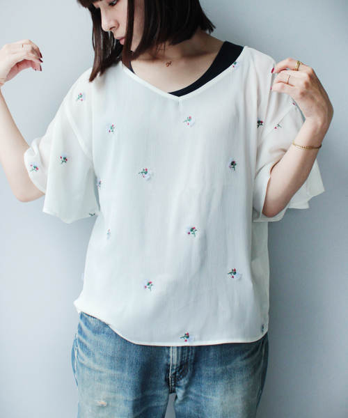 mysty woman（ミスティウーマン）の「楊柳シフォン立体刺繍ラッフルブラウス（シャツ/ブラウス・レディース・ブラック/ブルーグレー/オフホワイト/ピンク系その他・FREE）」の10枚目の写真