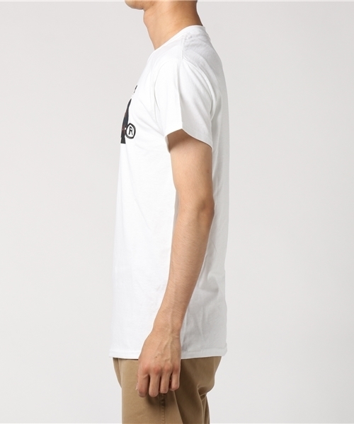 XLARGE（エクストララージ）の「XLARGE×WARAU SALESMAN NEW S/S TEE