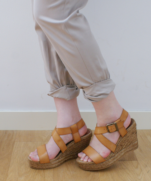 SHIPS for women(シップスフォーウィメン)の「★★GAIMO:クロス ベルトプラットフォーム◇(サンダル・レディース・ブラウン/ベージュ/キャメル・35/36/37/38)」の12枚目の写真