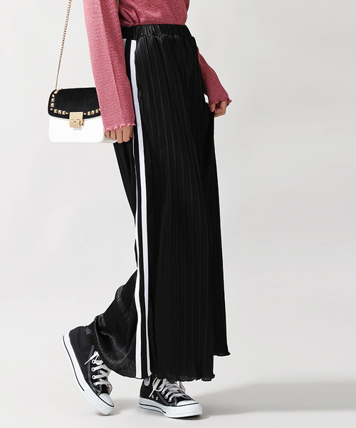 Wego ウィゴー の Wego プリーツラインワイドパンツ その他パンツ Wear
