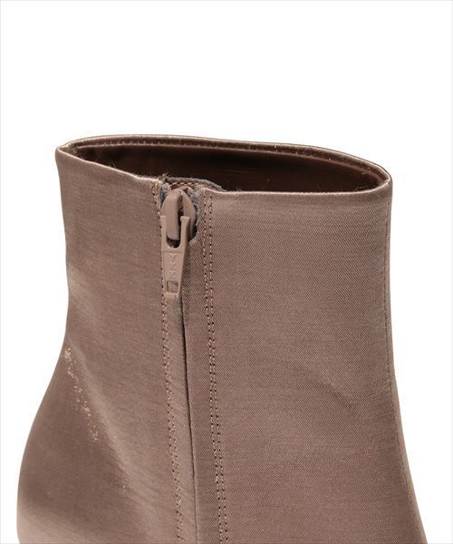 ADAM ET ROPE'(アダムエロペ)の「サテン デニムショートブーツ(ブーツ・レディース・ブルー/ベージュ/サックスブルー・23.0cm/23.5cm/24.0cm/24.5cm)」の4枚目の写真